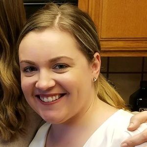 Meet your Posher, Caitlin